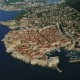 Bức tường quân sự cổ bên bến cảng tại Dubrovnik, Croatia