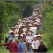 Hình (Reuters): Khoảng 1,000 nông dân biểu tình vào ngày 24-4-2012 để phản đối việc chiếm đoạt khoảng 500 mẫu đất nông nghiệp của hơn 4,000 gia đình tại huyện Văn Giang, tỉnh Hưng Yên, gần Hà Nội. Hơn 3,000 cảnh sát và công an thường phục đã được huy động để dẹp cuộc biểu tình. 20 dân làng đã bị bắt giam theo bài tường thuật vào ngày 26-4-2012 của AP: “Vietnam detains 20 following mass land eviction.”