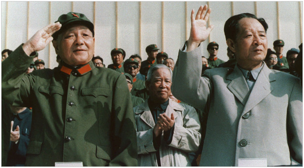 Hình (Xinhua, 1981: Chủ Tịch Nhà Nước Đặng Tiểu Bình (trái), người khởi xướng chương trình cải tổ kinh tế Trung Quốc vào năm 1976 và Tổng Bí Thư Đảng CSTQ Hồ Diệu Bang, người chủ trương dân chủ hóa Trung Quốc.