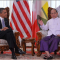 Hình (ABC): Tổng Thống Miến Điện Thein Sein (phải) gặp gỡ Tổng Thống Barack Obama tại Tòa Nhà Trắng nhân dịp ông viếng thăm Hoa Kỳ vào tháng 11, 2012.  Việc cải tổ chính trị và phát triển dân chủ do Tổng Thống Thein Sein chủ trương đã được toàn dân Miến Điện hoan nghênh và được các nước tự do dân chủ trên thế giới hỗ trợ.
