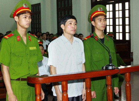 Chỉ duy nhất bị cáo Nguyễn Văn Khanh nhận án tù giam, các bị cáo còn lại được hưởng án treo - Ảnh: Minh Thăng