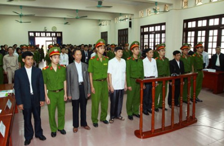 Các bị cáo tại phiên tòa - Ảnh: Minh Thăng (VNN)