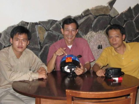 Từ trái qua phải: Nguyễn Tiến Trung, Nguyễn Văn Hải, Người Buôn Gió