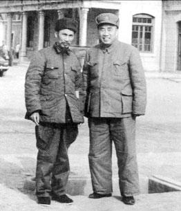  Bác Hồ và đồng chí Chu Đức tại Trung Quốc cuối tháng 1-1950. Ảnh tư liệu.