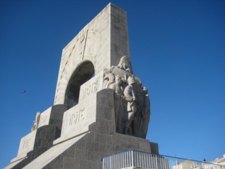 Tượng đài tử sĩ Porte de L’Orient – Cổng Phương Đông