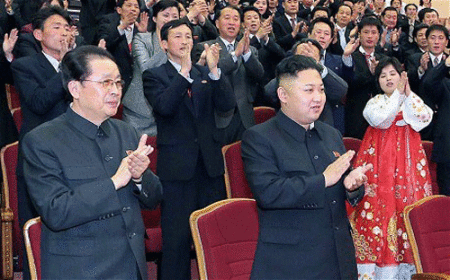 Ông Jang Song-thaek cùng tham dự một sự kiện với nhà lãnh đạo Kim Jong-un hồi đầu năm nay. Ảnh: KCNA