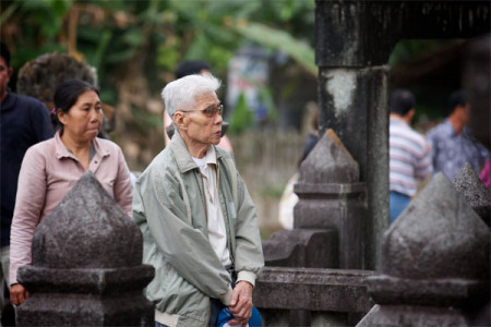 Ông Lý Chánh Trung và bà Lý Lan Phương, con ông Lý Chánh đức. Ảnh: tatrungtravinh.blogspot.com