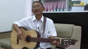 cựu tù nhân lương tâm Nguyễn Hữu Cầu với bài hát "Khoẻ re như con bò kéo xe"
