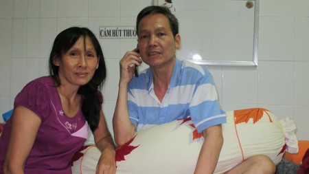 Ông Đinh Đăng Định và vợ (Ảnh chụp 2 tháng trước, khi ông Định mới ra khỏi tù)