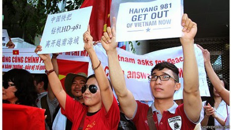 'Hàng trăm người' VN đã biểu tình phản đối TQ ở SG hôm 10/5.