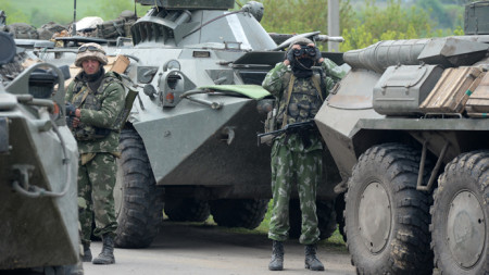 Kiev với các trạm kiểm soát quân sự dọc đường. Ảnh http://rt.com/