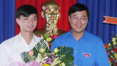 Anh Nguyễn Minh Triết (bên trái) làm Phó Bí thư Tỉnh đoàn Bình Định nhiệm kỳ 2013 - 2017