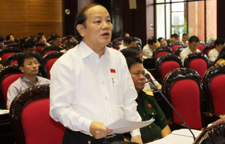 Đại biểu Huỳnh Nghĩa (Đà Nẵng) phát biểu thảo luận về dự thảo Luật đầu tư công - Ảnh: TTXVN