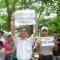 Nguyễn Tường Thuỵ trong một cuộc biểu tình. Ảnh: Xuân Diện