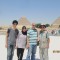 Tác giả và một gia đình người Ai Cập mới quen tại khu vực Kim Tự Tháp Giza, Cairo