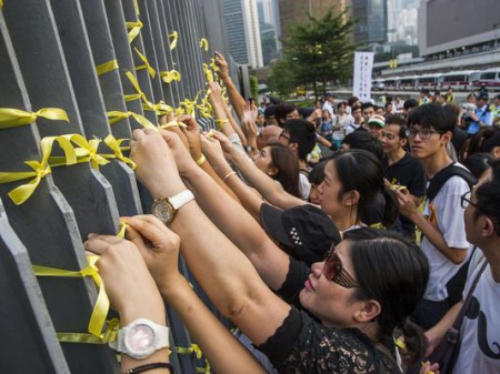 Giới trẻ Hong Kong xuống đường. Ảnh ustoday