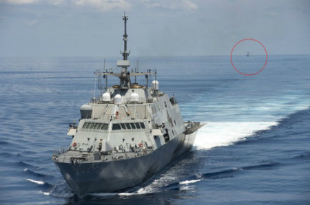 Tàu Trung Quốc đang đeo bám tàu Mỹ trên biển Đông 