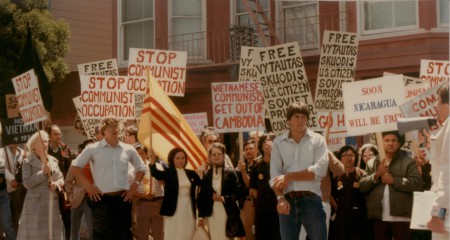 Biểu tình trước cơ sở ngoại giao Liên Xô ở San Francisco đầu thập niên 1980 (ảnh Bùi Văn Phú)