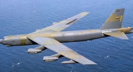 Máy bay B-52 của Mỹ "không chủ ý" bay vào trong khu vực 12 hải lý. (Ảnh: USAF).