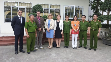  Ngày 24.04.2014 nghị sĩ Frank Heinrich vào nhà tù Thanh Xuân ở Hà Nội để thăm Đỗ Thị Minh Hạnh. Hai tháng sau Minh Hạnh được phóng thích vô điều kiện.