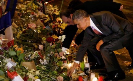 Đến Paris dự hội nghị COP21, Tổng thống Obama mang một bông hồng trắng tới viếng nạn nhân của vụ thảm sát tại nhà hát Bataclan 