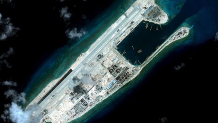 Đảo Đá Chữ Thập- Fiery Cross Reef- Trường Sa. Ảnh vệ tinh của Viện CSIS chụp được ngày 03/09/2015. Ảnh Reuters