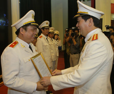 Ông Đỗ Hữu Ca - Giám đốc CA TP HP được thăng hàm Thiếu tướng. Ảnh & thú thích: báo Pháp Luật