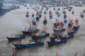 Các tàu đánh cá Trung Quốc đang ra khơi