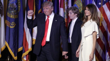 Trump và gia đình vào thời điểm thắng cử. Ảnh AP