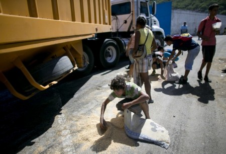 Venezuela đang khan hiếm thực phẩm. Ảnh AP